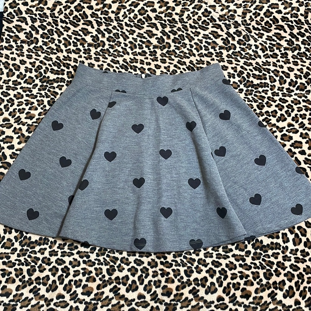 H&M Grey Hearts 🖤 Skater Skirt Medium Pleated Stretch Zipper Black Prep Summer
